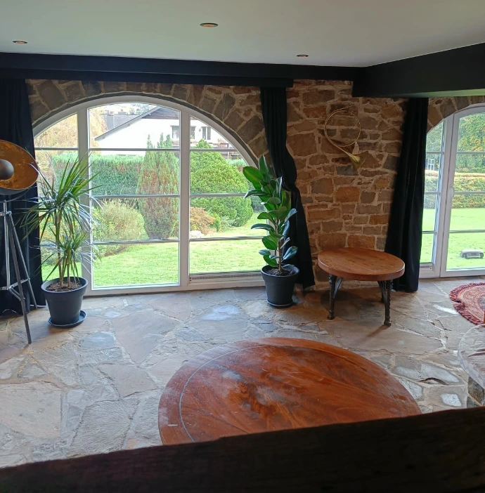 bar avec vue sur le jardin 